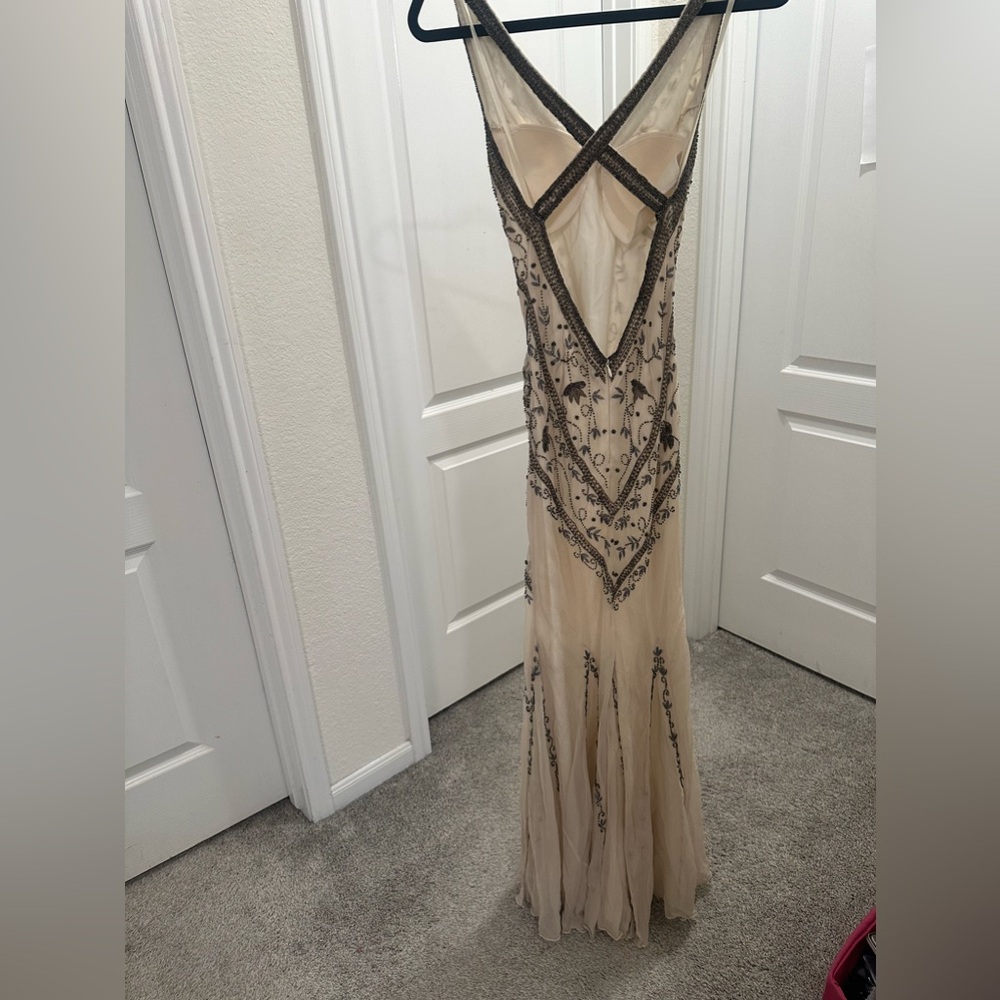 Cache gown - Picture 2 of 3